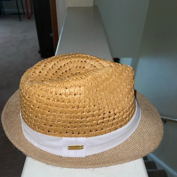 Women’s Hat - Picture 3 of 8